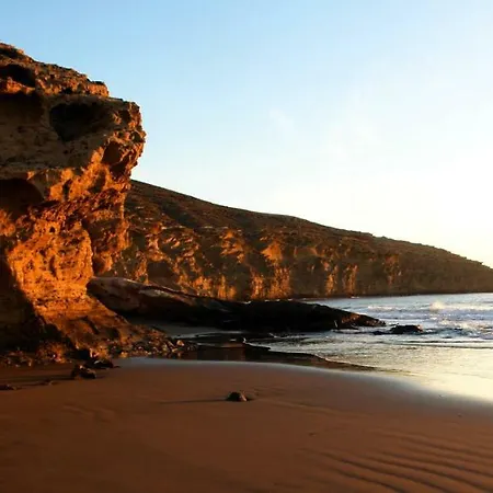 Seafront Sunrise منزل للإقامة *
