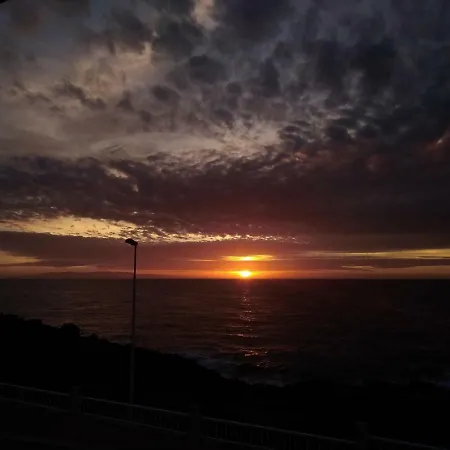 Seafront Sunrise Проживание в семье